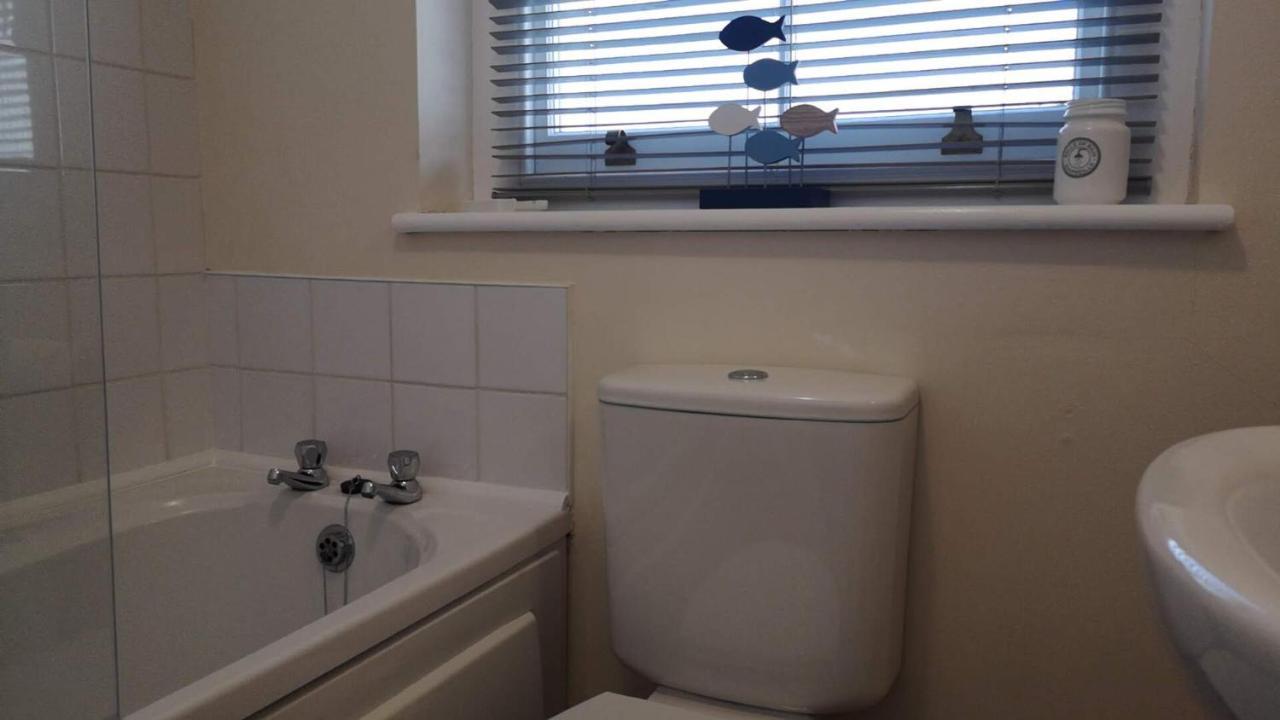 Coastal Escape Deal - 2 Bedroom House -Short Lets & Serviced Accommodation Buitenkant foto