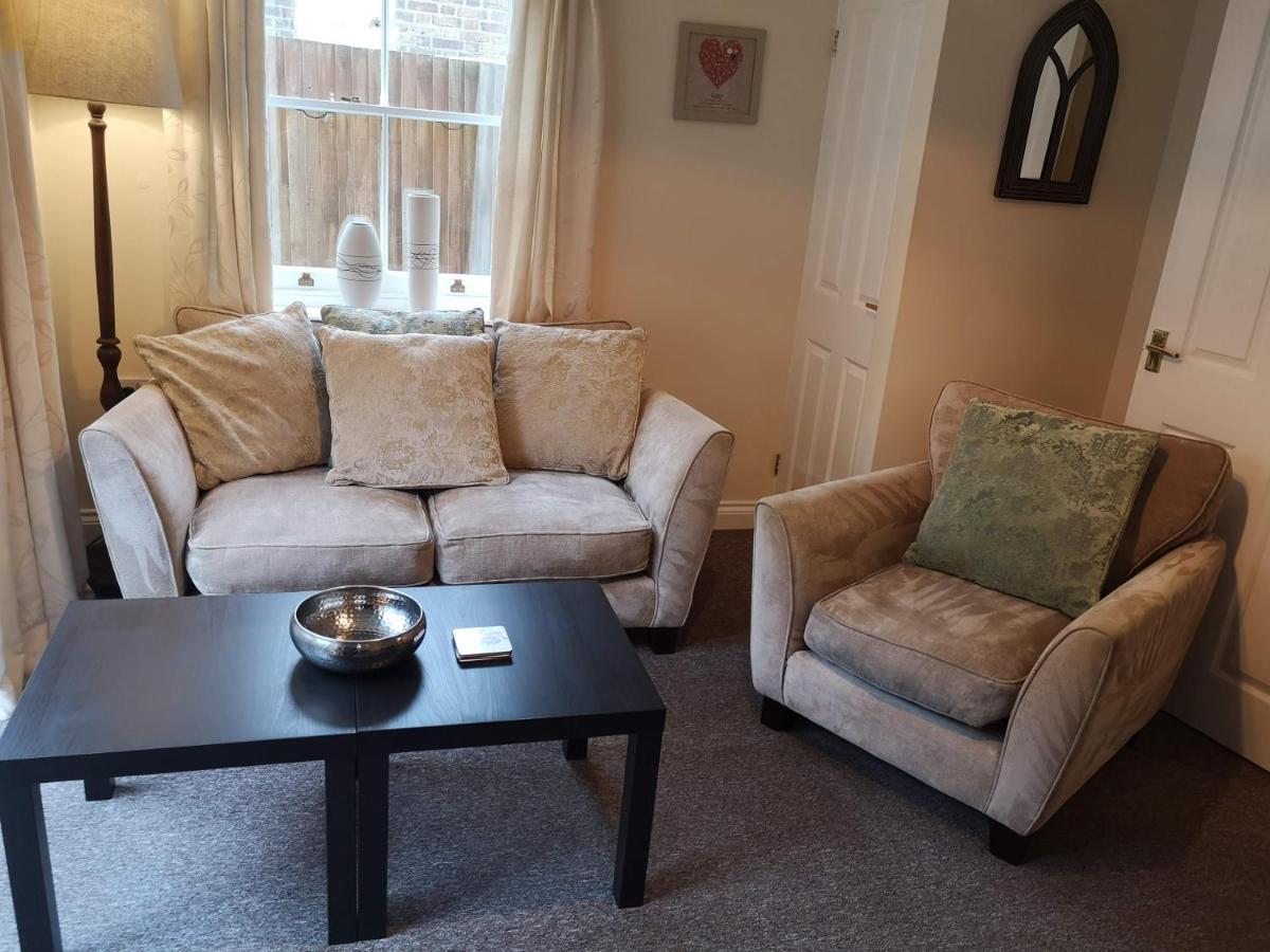 Coastal Escape Deal - 2 Bedroom House -Short Lets & Serviced Accommodation Buitenkant foto